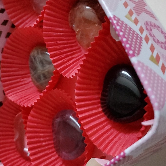 Crystal Hearts 6 Assorted Beautiful Crystal Gemstones - Picture 12 of 16